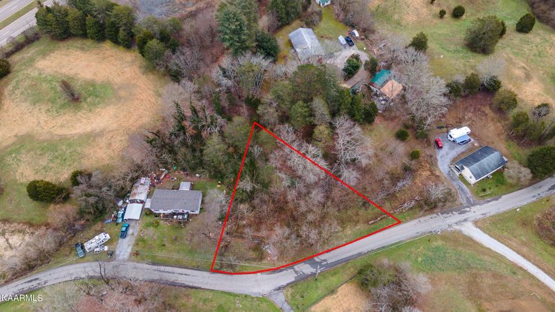 124 Strutt St, Oliver Springs, TN 37840
