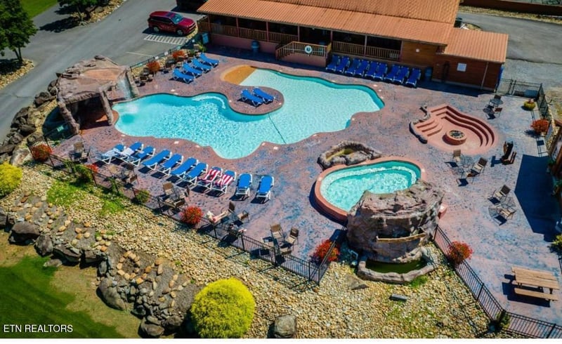 124 White Oak Resort Way, Gatlinburg, TN 37738
