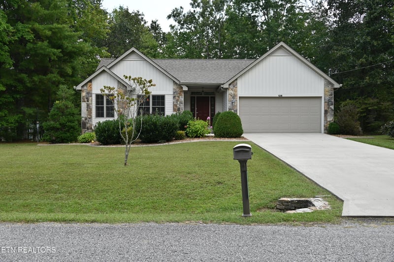124 Windsor Rd, Crossville, TN 38558