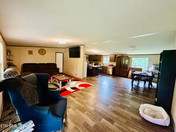 1240 Burrville Rd, Sunbright, TN 37872