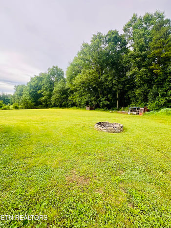 1240 Burrville Rd, Sunbright, TN 37872