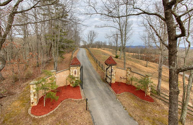 1240 Grape Rough Rd, Oneida, TN 37841