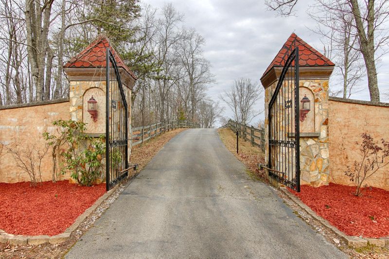 1240 Grape Rough Rd, Oneida, TN 37841