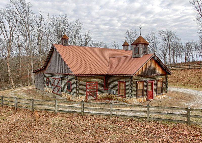 1240 Grape Rough Rd, Oneida, TN 37841