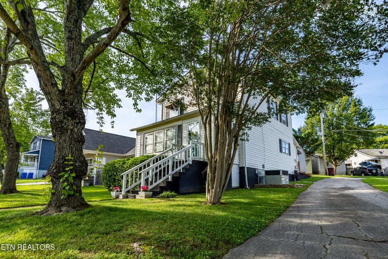 1240 N Wright Rd, Alcoa, TN 37701
