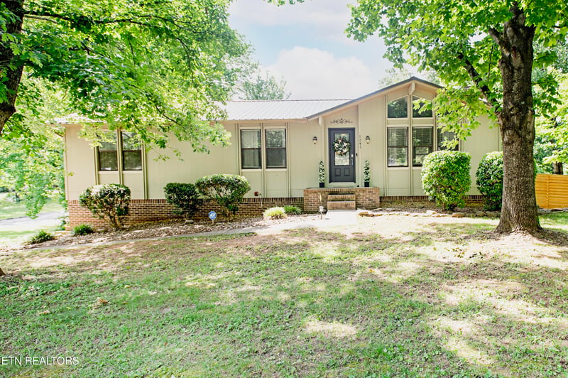 1241 Court Field Rd, Knoxville, TN 37922