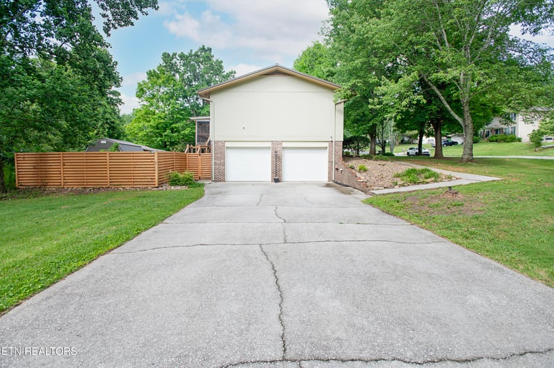 1241 Court Field Rd, Knoxville, TN 37922