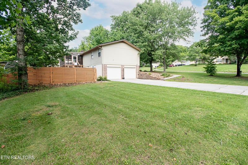 1241 Court Field Rd, Knoxville, TN 37922