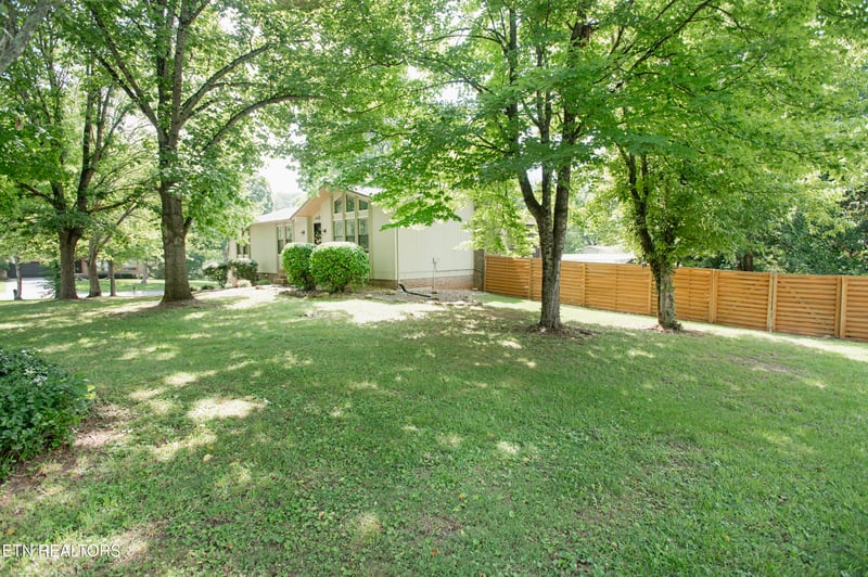 1241 Court Field Rd, Knoxville, TN 37922