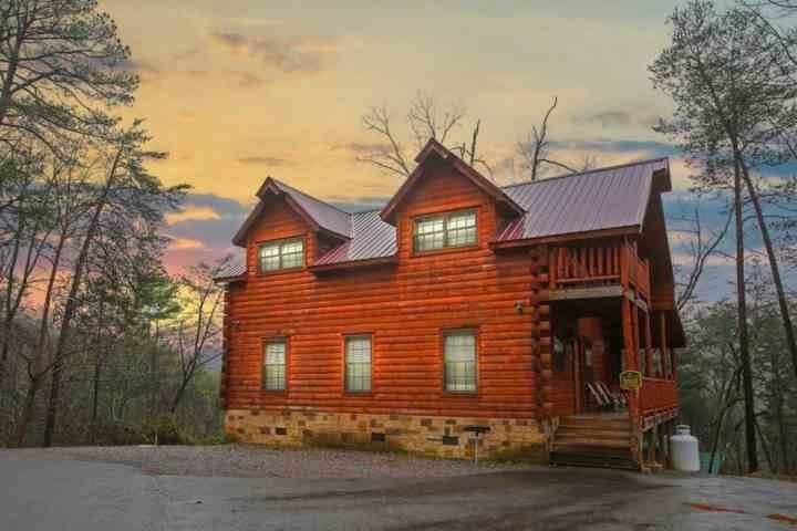 1241 Honeysuckle Ln, Sevierville, TN 37876