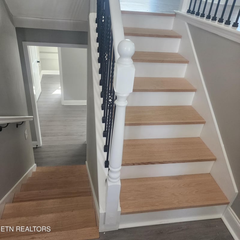 1242 Strange Rd, Lenoir City, TN 37772