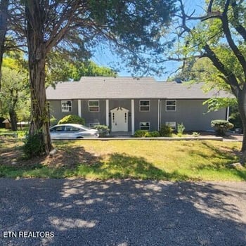 1242 Strange Rd, Lenoir City, TN 37772