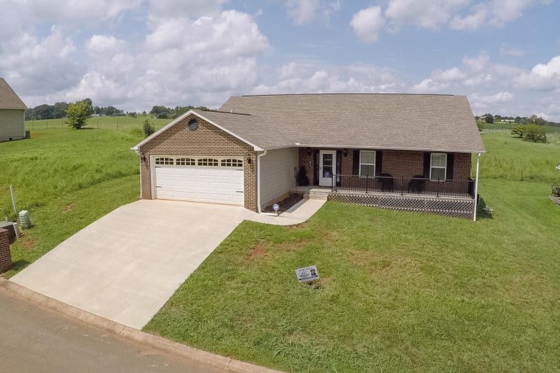 1243 Lori Ellen Ct, Sevierville, TN 37876