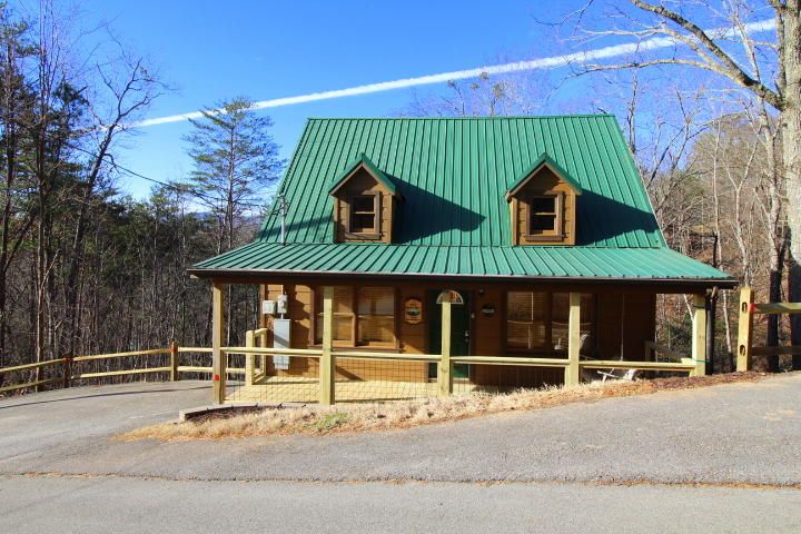 1245 Honeysuckle Ln, Sevierville, TN 37876