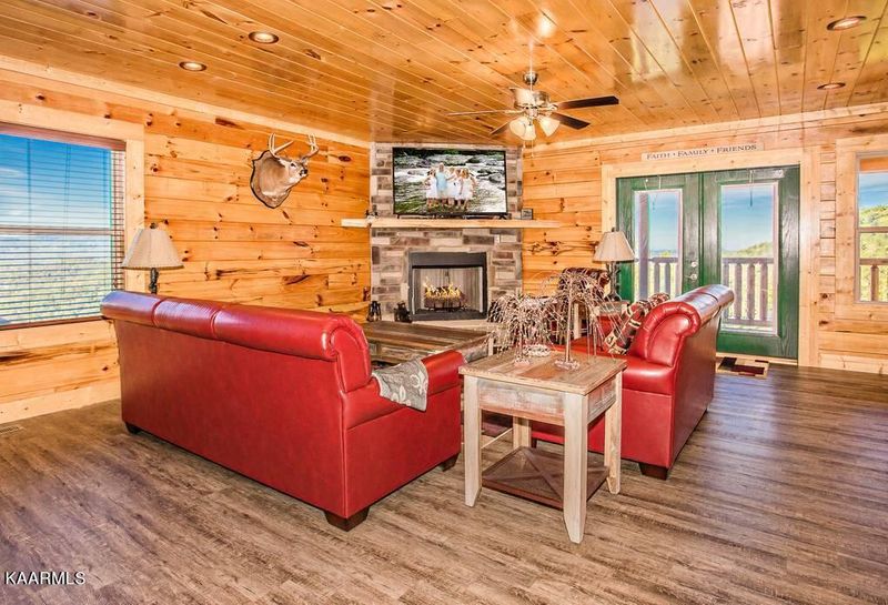 1246 Bird Nest Way, Sevierville, TN 37876