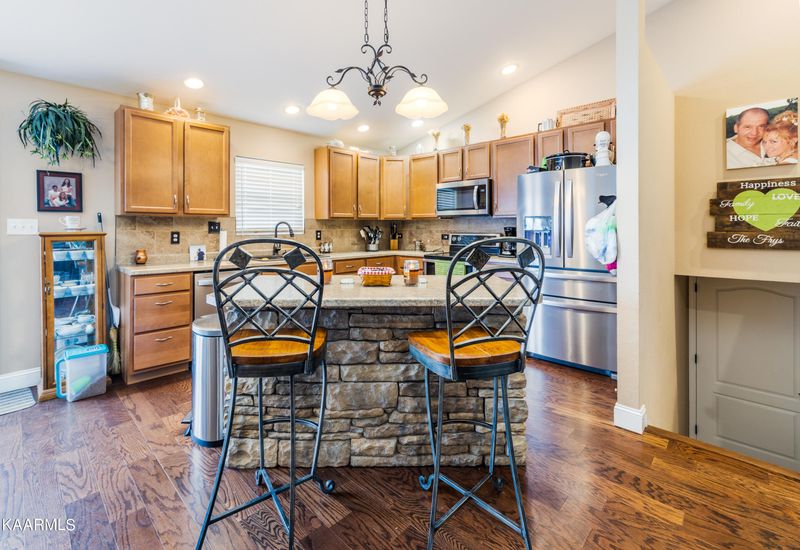 1247 Lori Ellen Ct, Sevierville, TN 37876