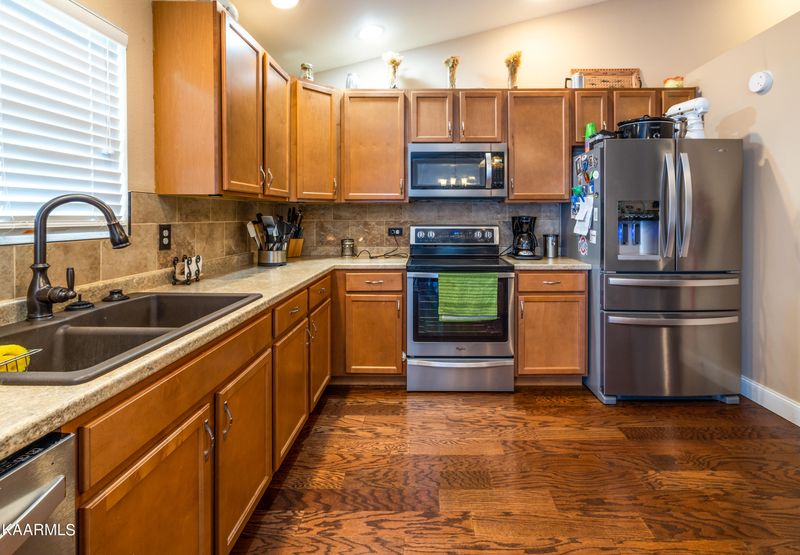 1247 Lori Ellen Ct, Sevierville, TN 37876