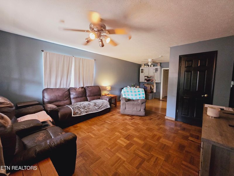 1249 Sandcut Rd, Oneida, TN 37841