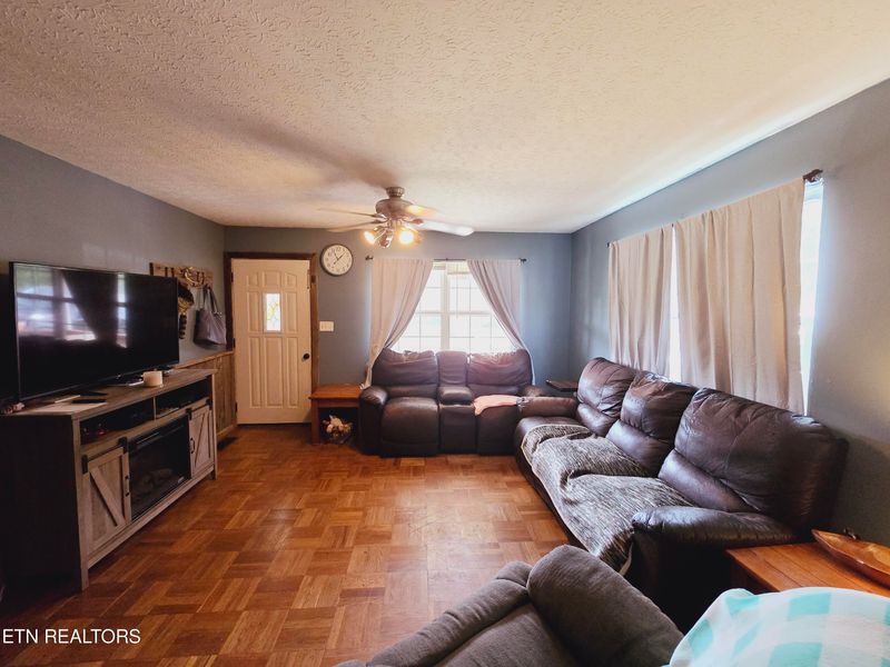 1249 Sandcut Rd, Oneida, TN 37841