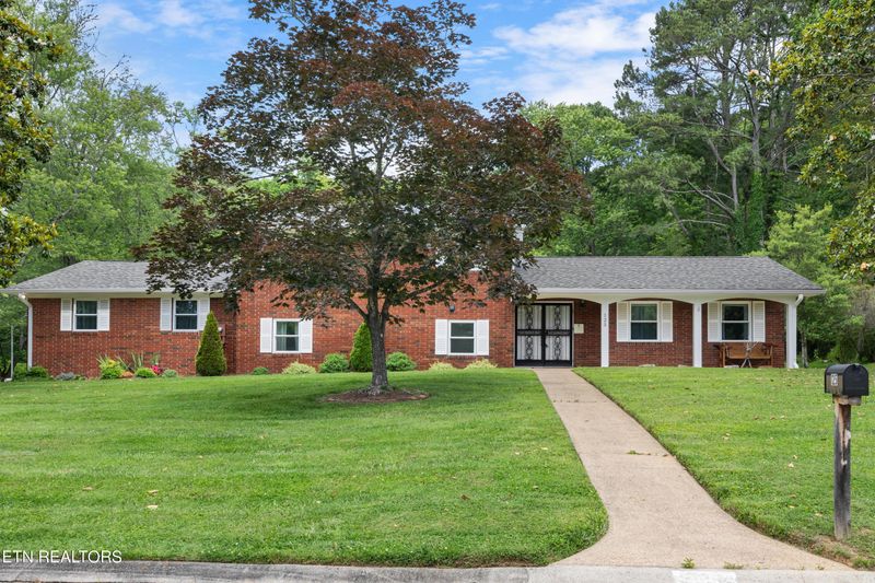 125 Balboa Cir, Oak Ridge, TN 37830