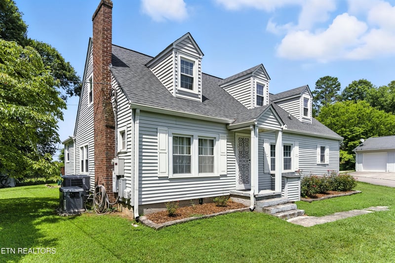 125 Barnes Ln, Strawberry Plains, TN 37871
