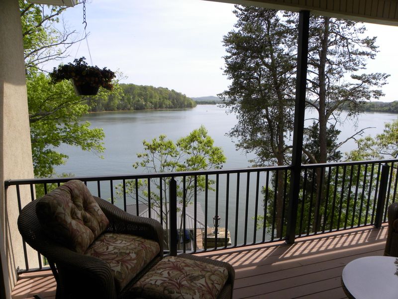 125 Big Water Dr, Vonore, TN 37885