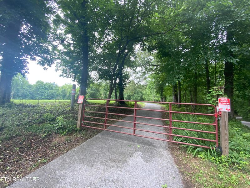 125 Bowers Rd, Harriman, TN 37748
