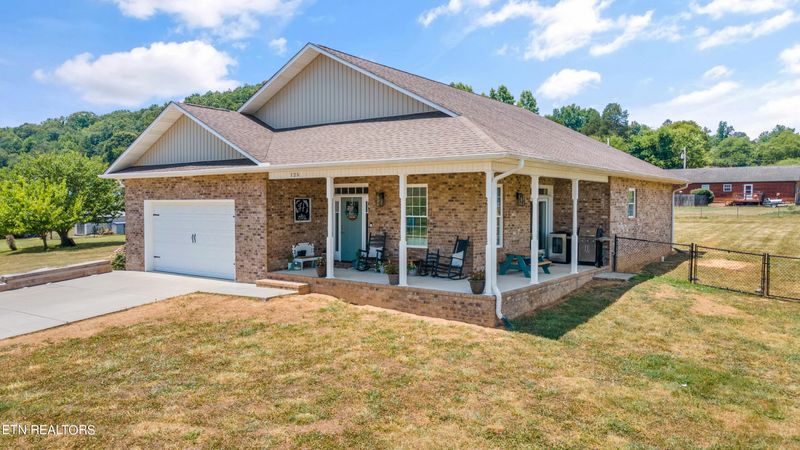 125 Brenray Dr, Harriman, TN 37748