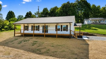 125 Canada Dr, Oneida, TN 37841