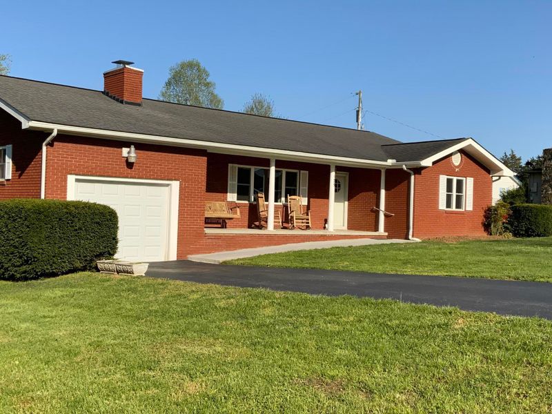 125 Chapman Crest Dr, Lafollette, TN 37766