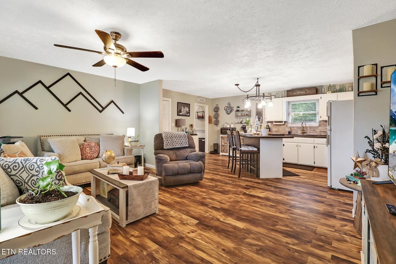 125 Christopher Rd, Wartburg, TN 37887