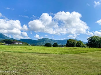 125 County Line Rd, Dandridge, TN 37725
