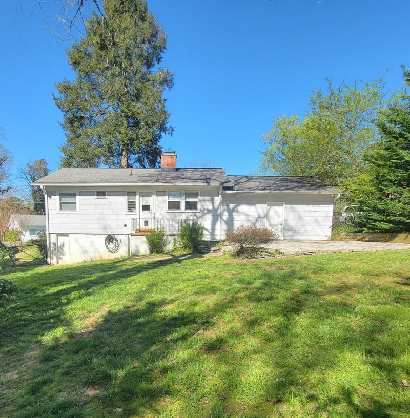 125 Euclid Cir, Oak Ridge, TN 37830