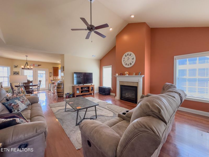 125 Fallberry St, Oak Ridge, TN 37830