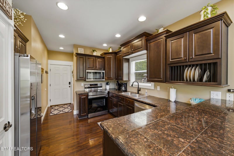 125 Flat Lake Cir, Speedwell, TN 37870