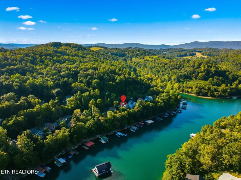 125 Flat Lake Cir, Speedwell, TN 37870