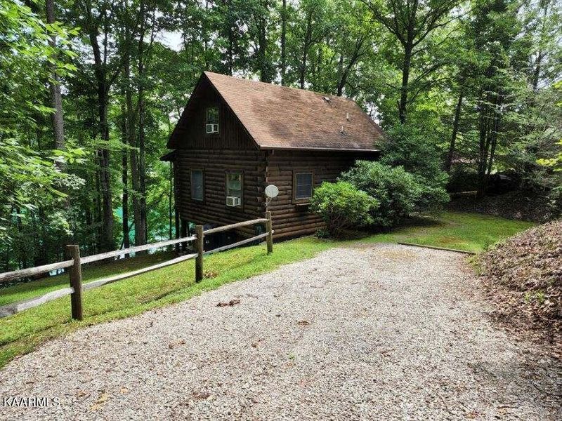 125 Fox Ln, Lafollette, TN 37766