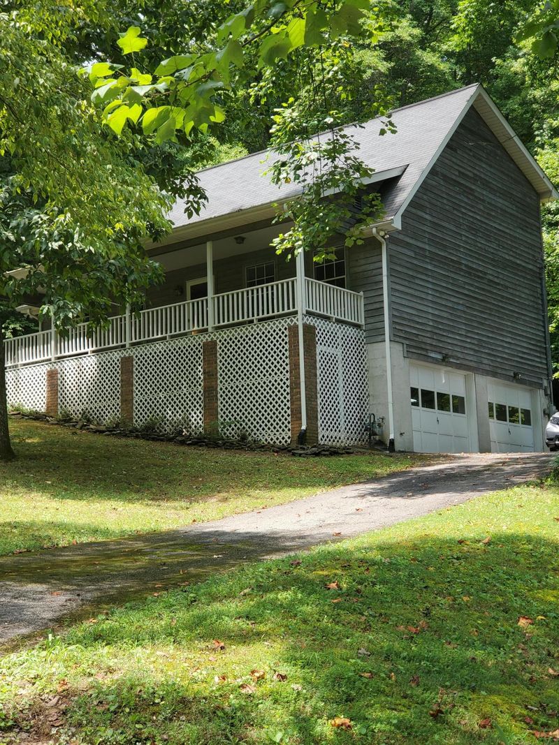 125 Hickory Nut Dr, Clinton, TN 37716