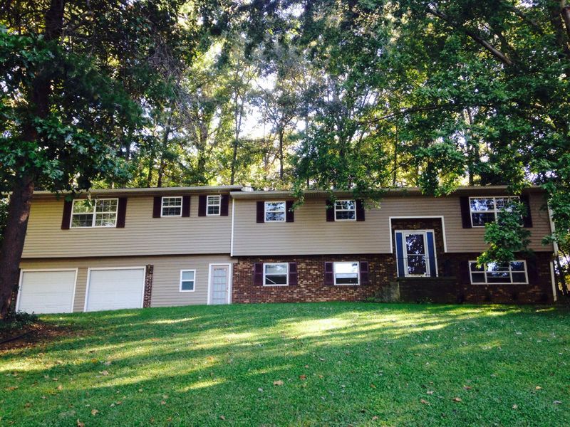 125 Indian Ln, Harriman, TN 37748