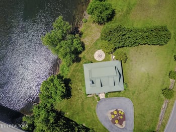 125 Lovely Bluff Rd, Rocky Top, TN 37769