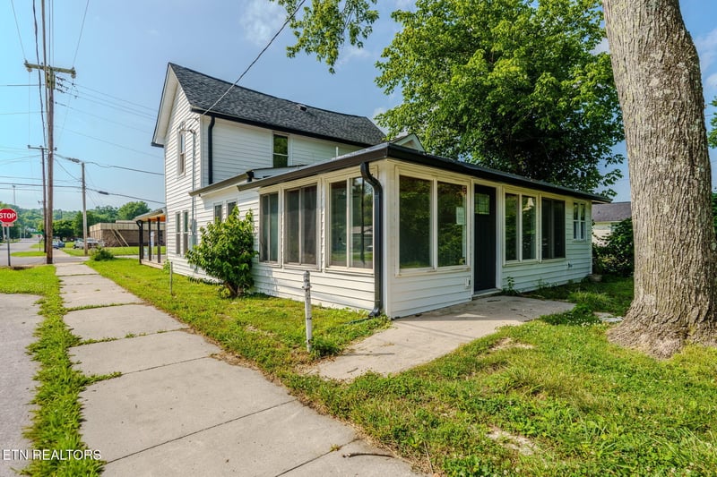 125 N Chamberlain Ave, Rockwood, TN 37854