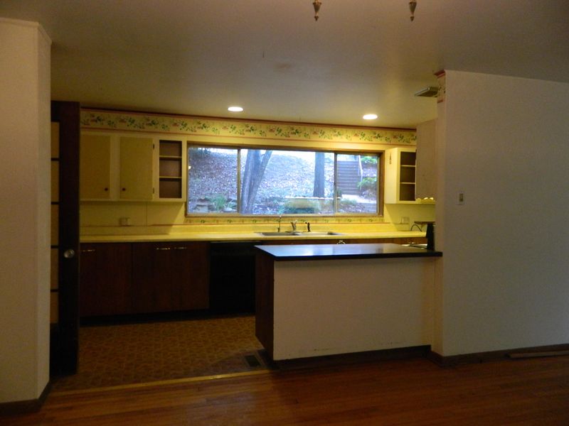 125 Outer Dr, Oak Ridge, TN 37830