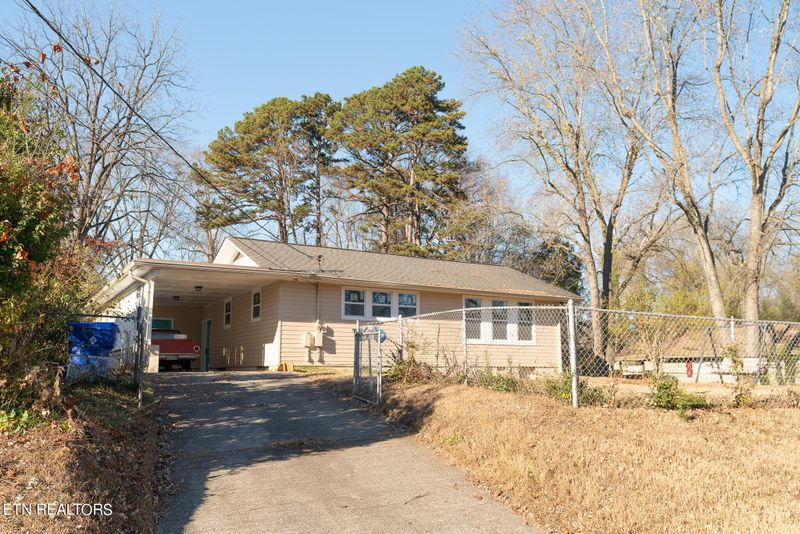 125 Pembroke Rd, Oak Ridge, TN 37830