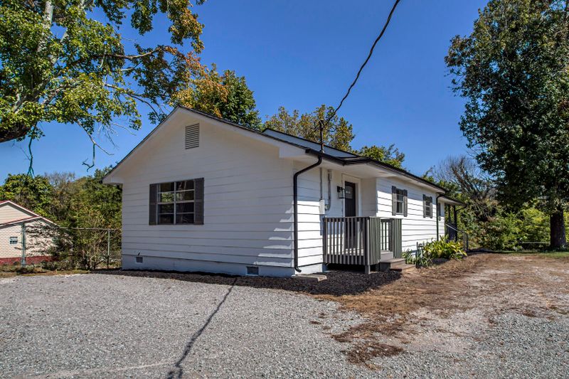 125 Roberts St, Harriman, TN 37748