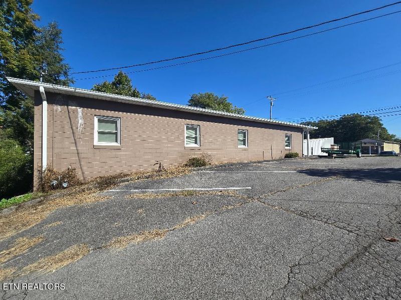 125 S Cross St, Oneida, TN 37841