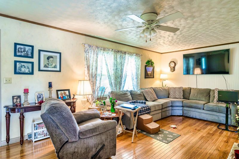 125 S Seneca Rd, Oak Ridge, TN 37830