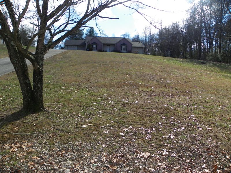 125 Sequoyah Hills Dr, Harriman, TN 37748