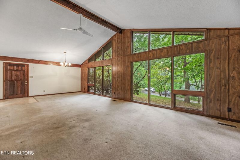 125 Skyland Ln, Powell, TN 37849