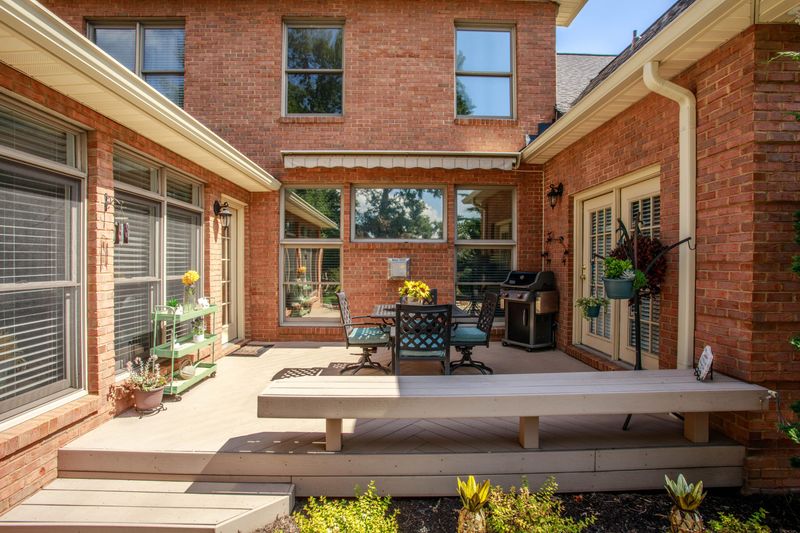 125 Valleyview Dr, Lenoir City, TN 37772
