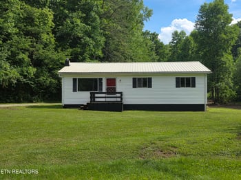 125 Willoughby Ln, Robbins, TN 37852